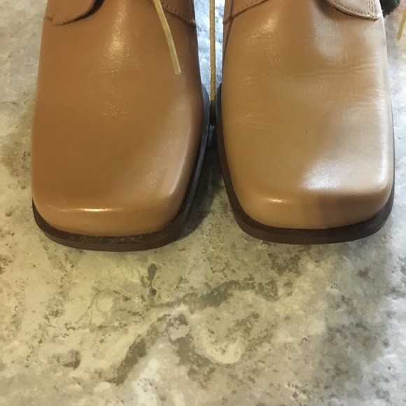 WESTIES gorgeous NWOT wheat laced booties - Picture 3 of 7